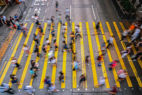 Scène Vue Dessus Motion Brouillé Foule Piétons Méconnaissables Traversant Rue — Photo