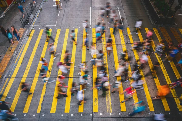 Scène Vue Dessus Motion Brouillé Foule Piétons Méconnaissables Traversant Rue — Photo