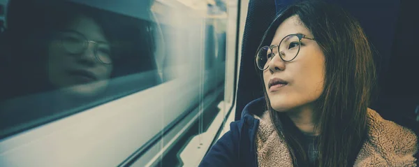 Баннер Веб Страница Азиатской Юной Леди Пассажир Сидя Депрессивном Настроении — стоковое фото