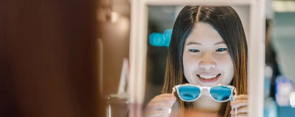 Banner Web Page Cover Happy Asian Woman Looking Choosing Eyeglasses — Stock Photo, Image