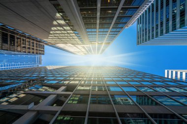Washington Dc, ABD, açık hava finansal gökdelen kavramı, simetrik ve perspektif mimarisi mavi berrak gökyüzü altında Modern ofis gözlük binaları şehir scape