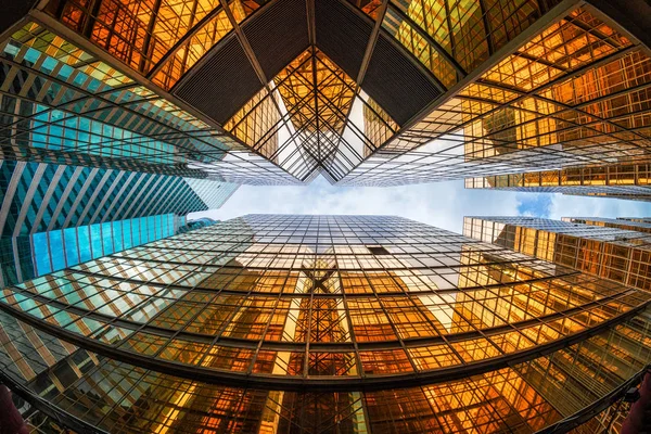 Angle Haussier Gratte Ciel Hong Kong Avec Réflexion Des Nuages — Photo