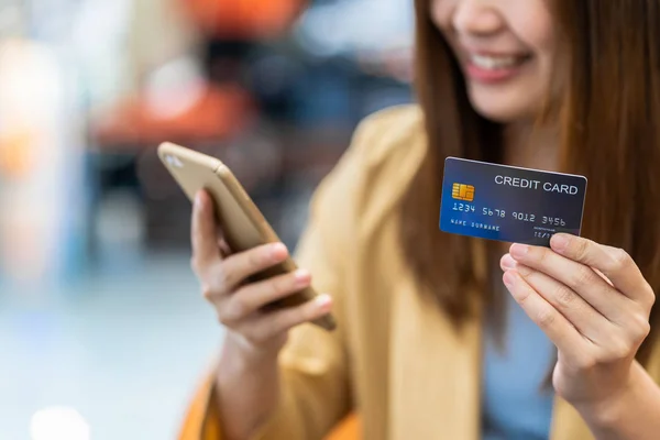 Closeup Asian Woman Hand Holding Credit Card Presenting Mobile Phone — Stock Photo, Image
