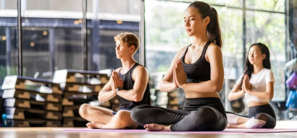 Banner Group Diversity Practicing Yoga Class Healthy Meditation Exercise Stretching — Stock Photo, Image