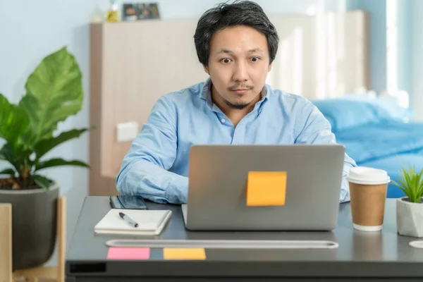 Homem Negócios Asiático Usando Laptop Tecnologia Trabalhando Casa Com Ação — Fotografia de Stock