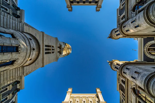 Opstand Hoek Van Philadelphia Stadhuis Met Historisch Gebouw Boven Blauwe — Stockfoto