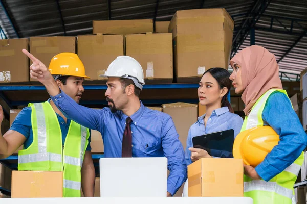 Group Diversity Warehouse Worker Meeting Brainstorming Together Local Warehouse Muslim — Stock Photo, Image