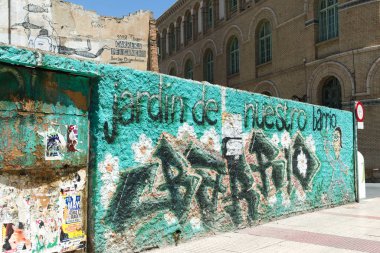 Her şey resim yapmak için bir yer olabilir. Zaragoza, İspanya 'da sokak sanatı.