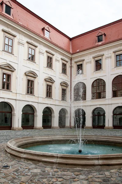 Patio Del Castillo Barroco Temprano Holesov Moravia República Checa Fotos de stock libres de derechos