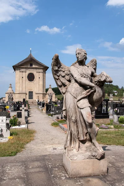 Strilky República Checa Junho 2018 Estátuas Cemitério Barroco Único Aldeia Imagens Royalty-Free