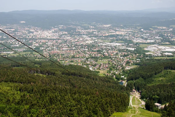 チェコ共和国ジェストマウンテンからのリベレツ市の風景 — ストック写真