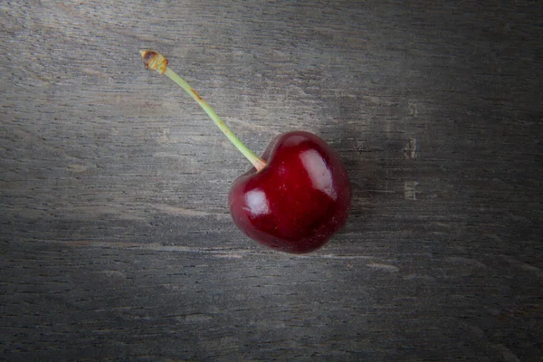 Foto Cerezas Frescas Sobre Fondo Madera — Foto de Stock