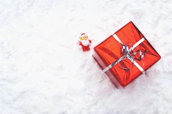 Noel Baba ve hediyeyle Noel tatili dekoru.
