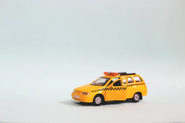 Modelo Amarillo Del Coche Del Taxi Del Juguete Idea Símbolo —  Fotos de Stock