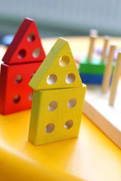 Çocuk ahşap sonunda plastik oyuncakları öğrenme becerileri için