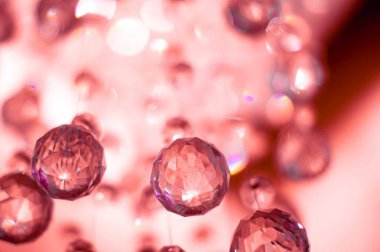 Yuvarlak cristals asılı