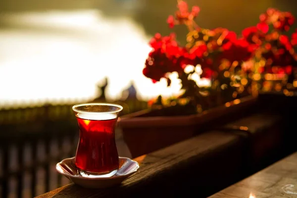 Turecka herbata i zachód słońca. — Zdjęcie stockowe