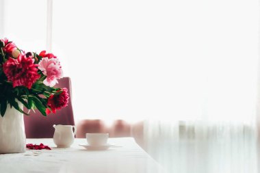 Çiçekli sabah kahvesi..