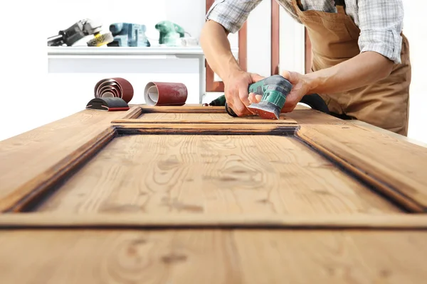 Timmerman Werken Het Hout Met Sander — Stockfoto