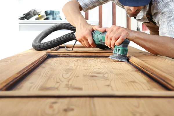 Timmerman Werken Het Hout Met Sander — Stockfoto