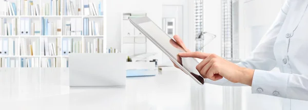 Büro Business Arbeitskonzept Hand Touchscreen Des Digitalen Tablets Web Banner — Stockfoto