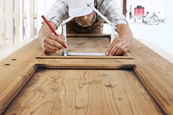 Conceito Madeira Carpinteiro Com Medidor Faz Forma Uma Casa — Fotografia de Stock