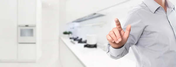 Smart Home Automation Control Konzept Hand Touchscreen Auf Küche Hintergrund — Stockfoto