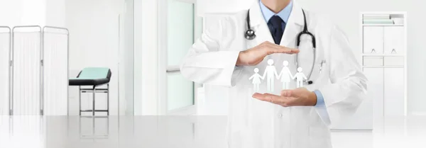 Medical Insurance Concept Doctor Hands Protect Family Icon Clinic Background — Stock Photo, Image