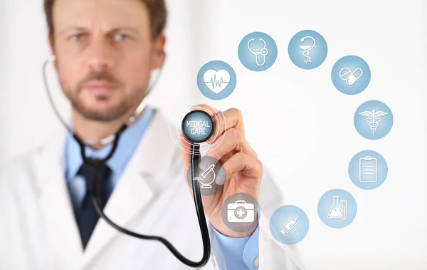 Arzthand Mit Stethoskop Touchscreen Mit Blauen Medizinischen Symbolen Und Symbolen — Stockfoto
