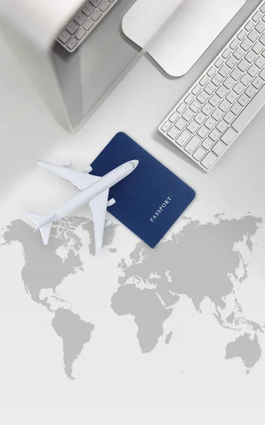 Prenotazione e ricerca biglietti aerei viaggi internazionali concep — Foto Stock