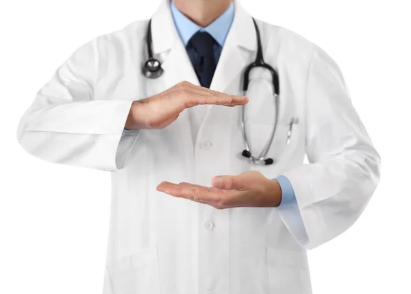 Руки врача крупным планом, медицинское страхование концепции, изола — стоковое фото