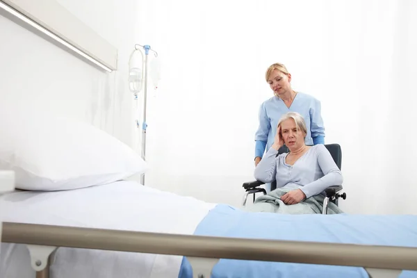 Nurse Take Care Elderly Woman Isolated Wheelchair Bed Hospital Room — Stock Photo, Image