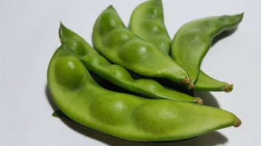 Güvercin bezelyeCajancajan, tropikal bir bitki