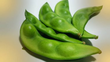 Güvercin bezelyeCajancajan, tropikal bir bitki