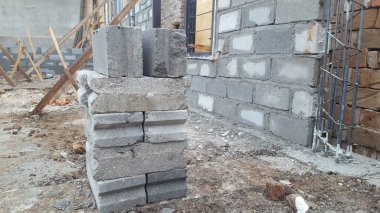 Bir ev binasının temelinin inşası süreci