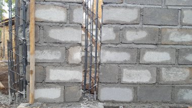 Bir ev binasının temelinin inşası süreci