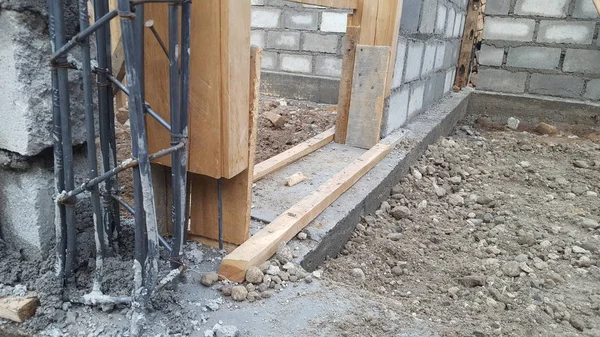 Proces tworzenia fundamentu budynku domu — Zdjęcie stockowe