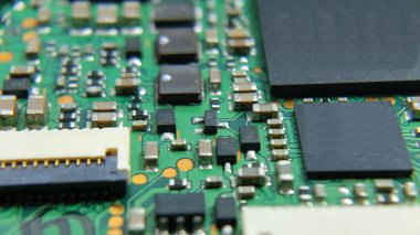 Entegre Devre, rezistanslar, kondansatörler, transistörler ve bağlantı hatları gibi mikro bileşenlere sahip elektronik devre kartları