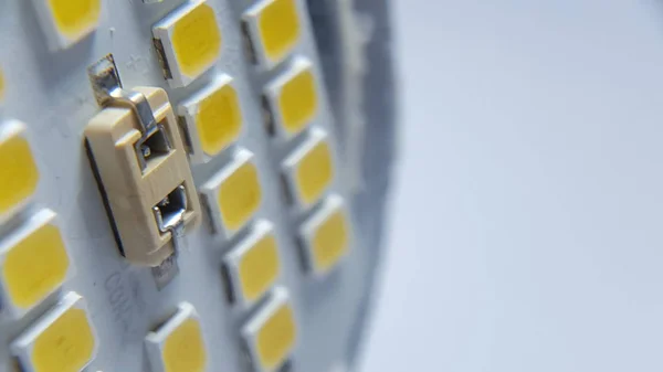Dispositif de montage en surface ou SMD conduit sur les lampes modernes, plus lumineux, économie d'énergie avec une longue durabilité — Photo