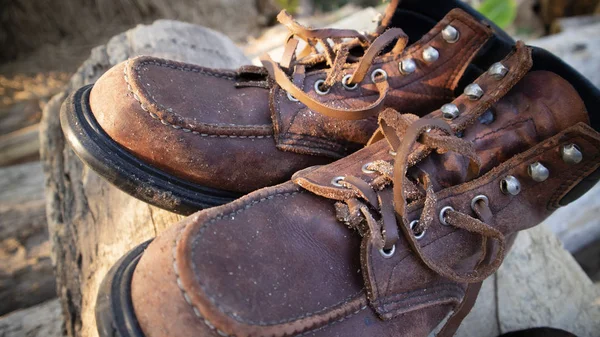 Кожаные шнурки высокого качества гарантируют безопасность при работе — стоковое фото