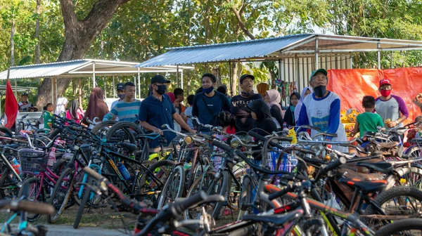 Beberapa Orang Berada Acara Hari Bebas Mobil Mereka Tampaknya Mengobrol Stok Foto