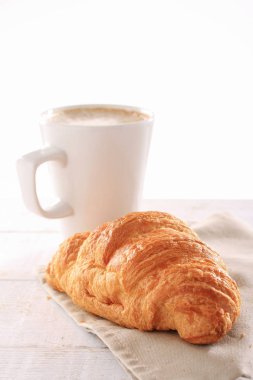 taze pişmiş kruvasan kahvaltı