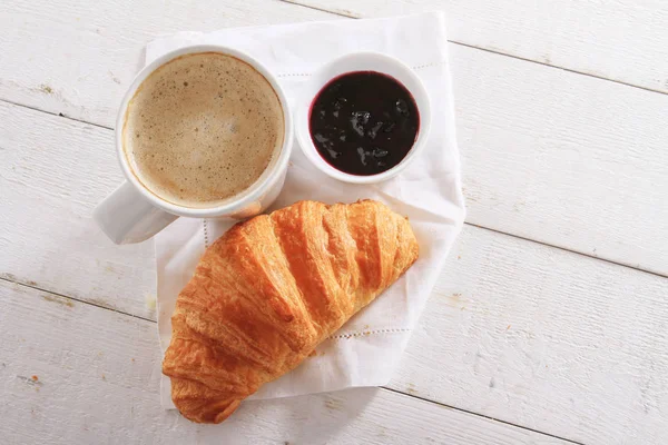 Frisch Gebackenes Croissant Frühstück — Stockfoto