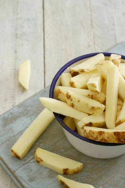 Piel Cruda Patatas Fritas — Foto de Stock