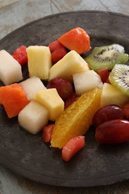 taze karışık meyve salatası