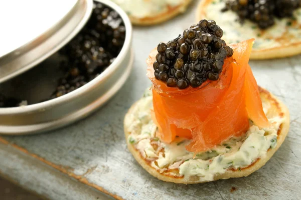Salmão Fumado Com Canapés Caviar — Fotografia de Stock