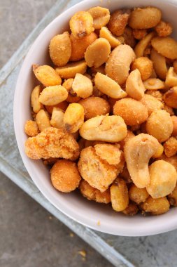 caramelised karışık somun aperatifler aromalı