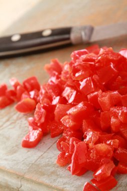 kıyılmış hazırlanmış kırmızı dolmalık biber