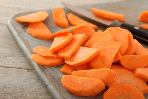 Морковь Нарезанные Апельсины Нож — стоковое фото