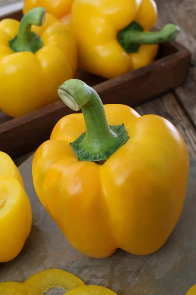 Whole Yellow Peppers Table — Stock Photo, Image